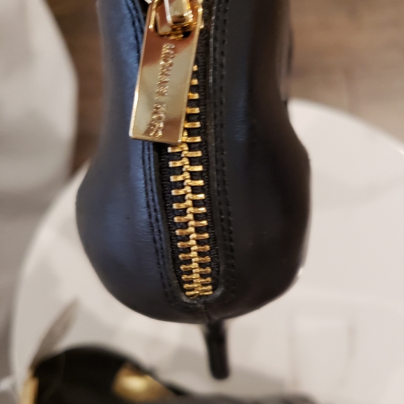 Michael Kors black gold sandal size 8 NWT - Picture 6 of 7